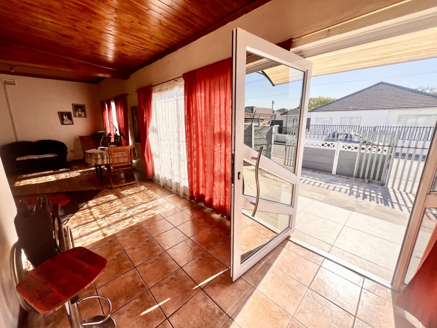 5 Bedroom Property for Sale in Churchill Estate Western Cape